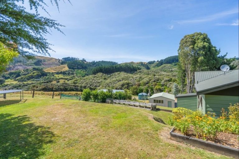 Photo of property in 111 Waterfall Road, Paraparaumu, 5032