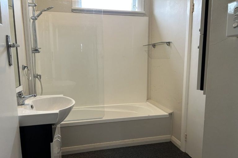 Photo of property in 18 Franklin Avenue, Hokowhitu, Palmerston North, 4410