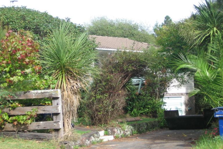 Photo of property in 14 Castleford Street, Green Bay, Auckland, 0604