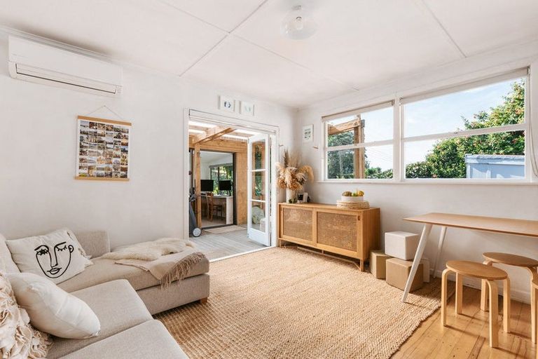 Photo of property in 21 Omokoroa Road, Omokoroa, 3114