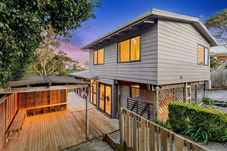 Photo of property in 2/104 Ocean View Road, Northcote, Auckland, 0627