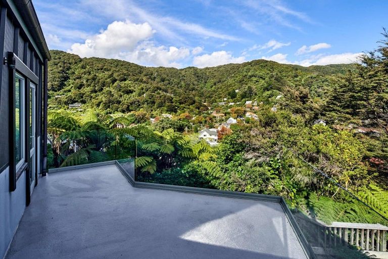 Photo of property in 21 Dillon Street, Lowry Bay, Lower Hutt, 5013