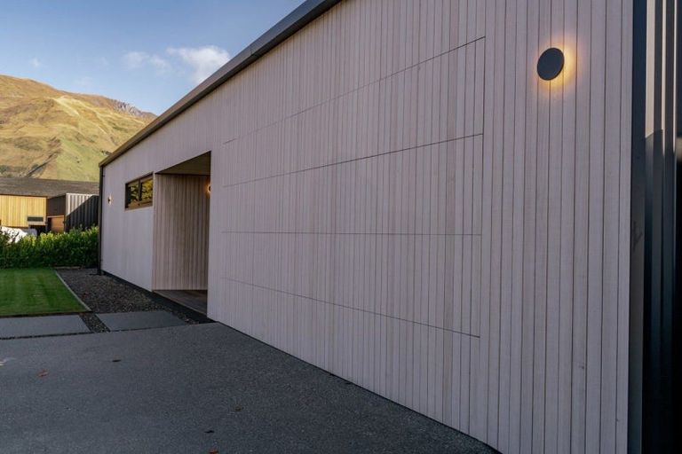 Photo of property in 11 Sapphire Spring Rise, Wanaka, 9305