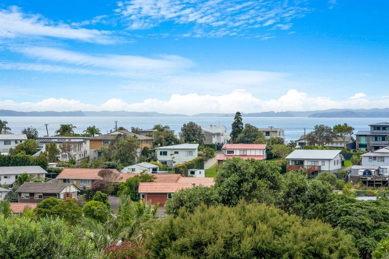 Photo of property in 52 Waiora Road, Stanmore Bay, Whangaparaoa, 0932