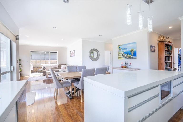 Photo of property in 8 Kohia Way, Huapai, Kumeu, 0810