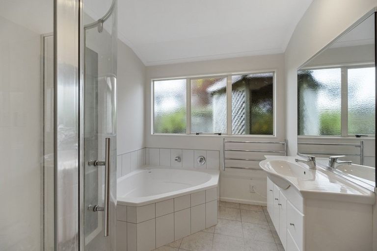 Photo of property in 17d Kinross Drive, Merrilands, New Plymouth, 4312