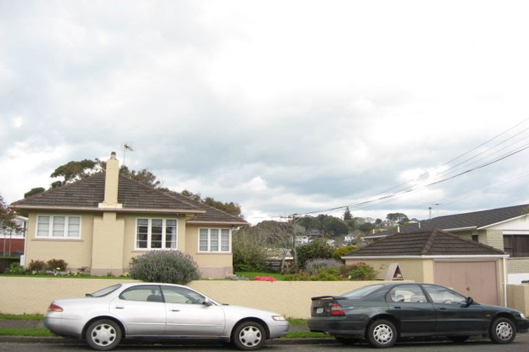 Photo of property in 69 Young Street, New Plymouth, 4310