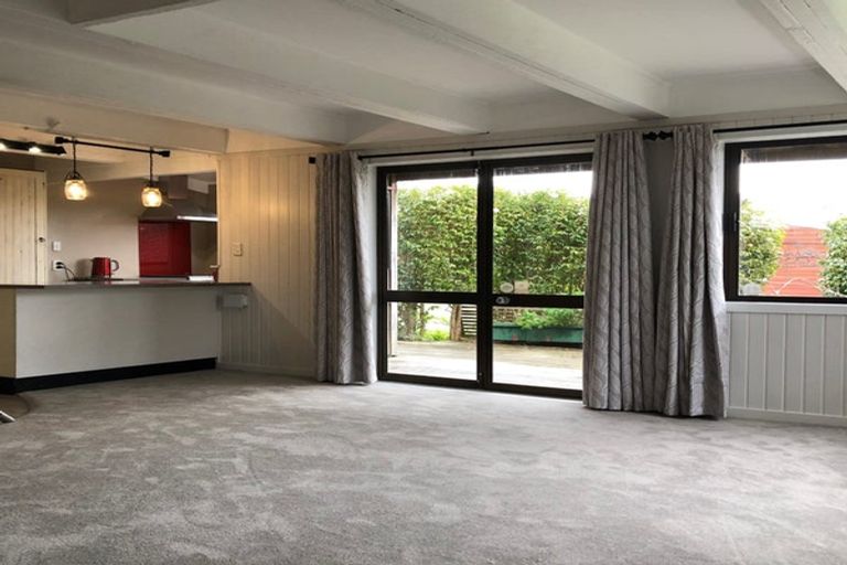 Photo of property in 1/17 Weldene Avenue, Glenfield, Auckland, 0629