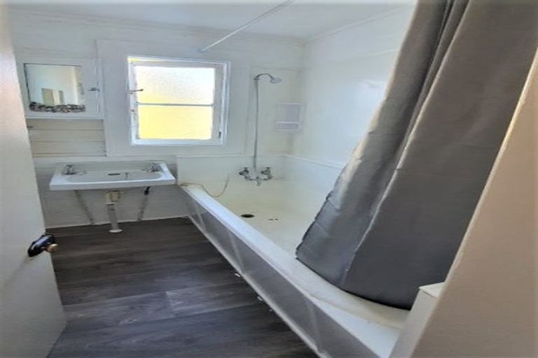 Photo of property in 8 Central Terrace, Alicetown, Lower Hutt, 5010