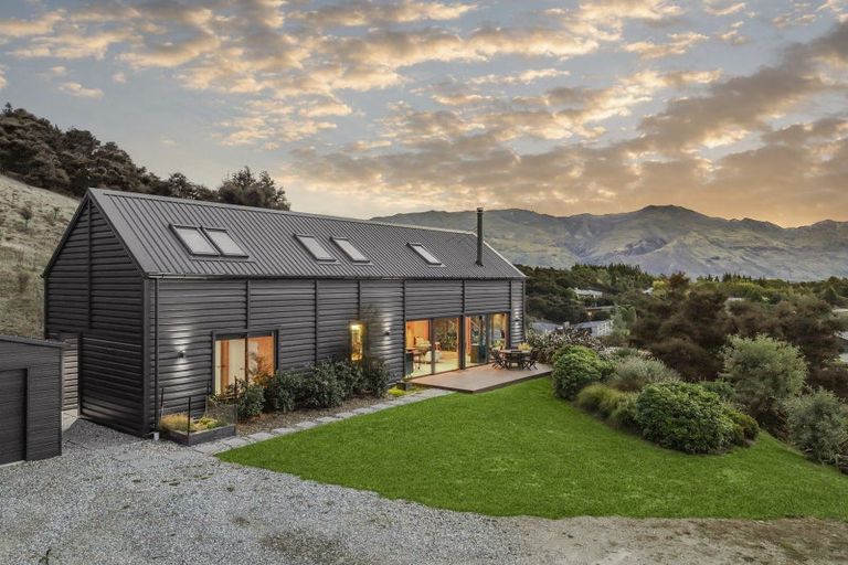 Photo of property in 4 Highfield Ridge, Wanaka, 9305