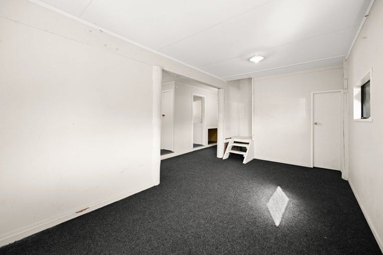 Photo of property in 83 Gilbass Avenue, Hamilton Lake, Hamilton, 3204