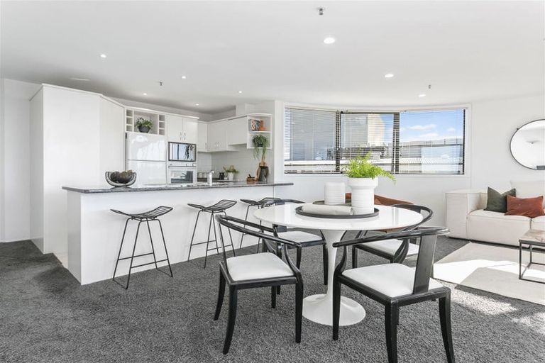 Photo of property in 4a/175 Hurstmere Road, Takapuna, Auckland, 0622