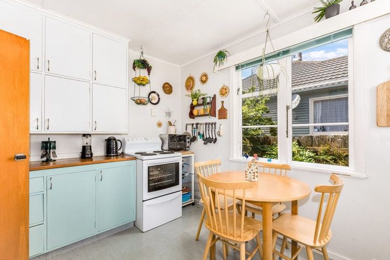 Photo of property in 21 Feist Street, Naenae, Lower Hutt, 5011