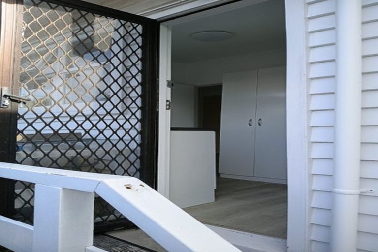 Photo of property in 68 Uxbridge Road, Mellons Bay, Auckland, 2014