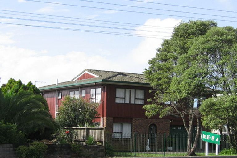 Photo of property in 2/163 Hobsonville Road, West Harbour, Auckland, 0618