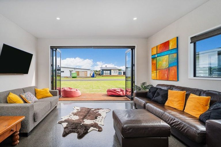 Photo of property in 5 Navigation Drive, Cooks Beach, Whitianga, 3591