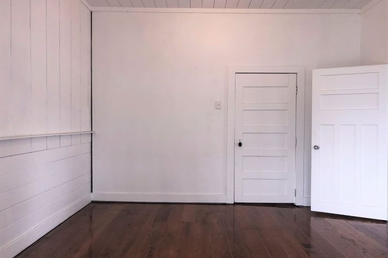 Photo of property in 104 Centennial Avenue, Waitara, 4320