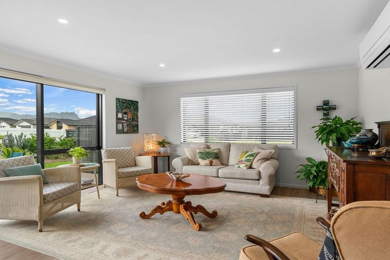 Photo of property in 98 Kaurinui Crescent, One Tree Point, 0118