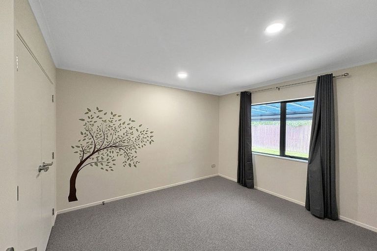 Photo of property in 35 Whitney Place, Rototuna North, Hamilton, 3210