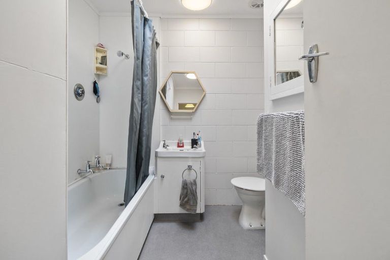 Photo of property in 2b Karaka Street, Hokowhitu, Palmerston North, 4410