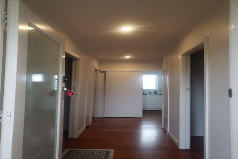 Photo of property in 8 Glenfield Road, Birkenhead, Auckland, 0626