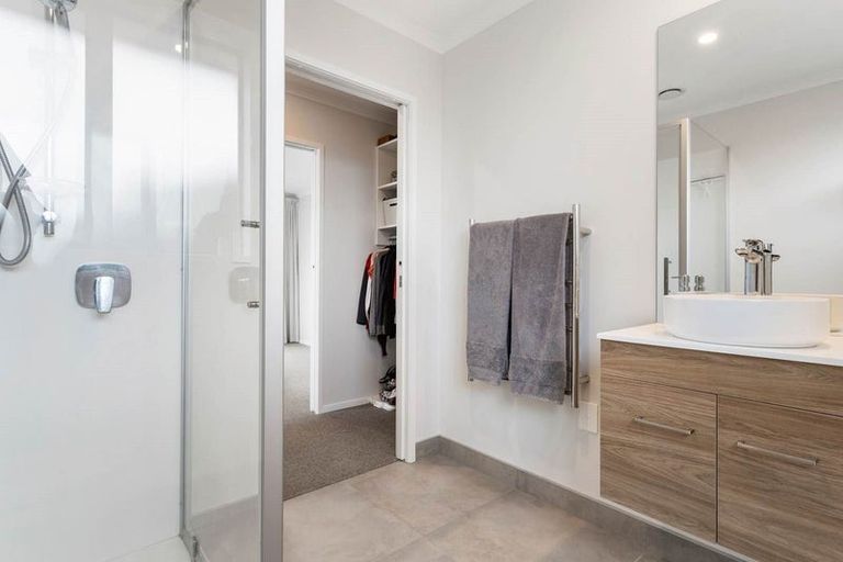 Photo of property in 2 Routeburn Lane, Karaka, 2124