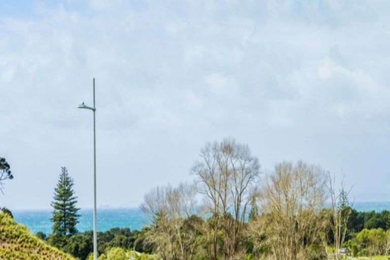 Photo of property in 5 Tawatawa Street, Long Bay, Auckland, 0630