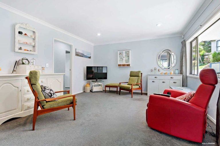 Photo of property in 7 Jomard Terrace, Northcross, Auckland, 0632