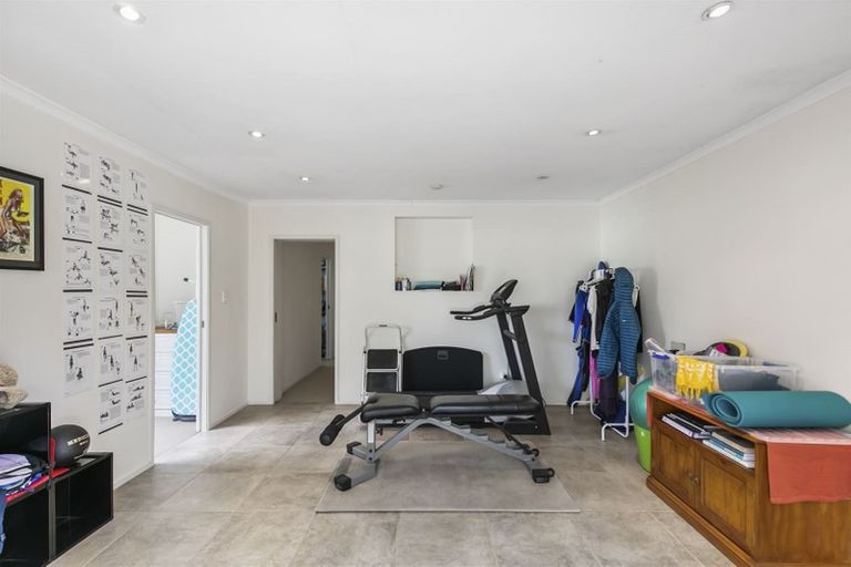 Photo of property in 38a Sunnynook Road, Sunnynook, Auckland, 0620