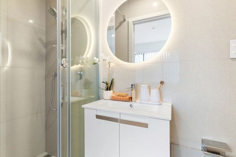 Photo of property in 5a Glendhu Road, Bayview, Auckland, 0629