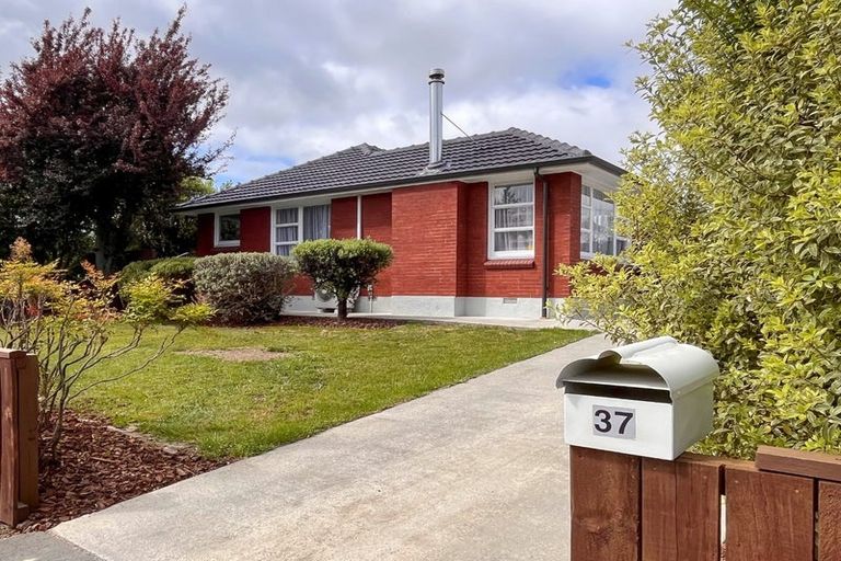 Photo of property in 37 Warren Crescent, Hillmorton, Christchurch, 8025