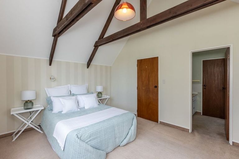 Photo of property in 2/22 Middle Road, Havelock North, 4130