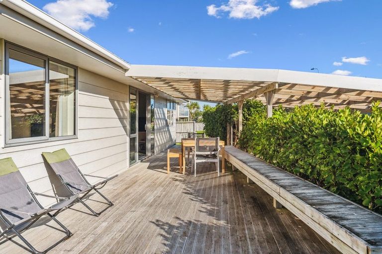 Photo of property in 7 Eruini Street, Waikanae Beach, Waikanae, 5036