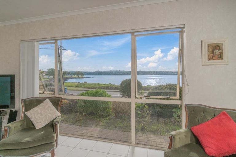 Photo of property in 50a Kiwi Esplanade, Mangere Bridge, Auckland, 2022