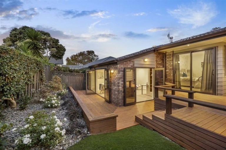 Photo of property in 37 Parkhill Road, Mellons Bay, Auckland, 2014