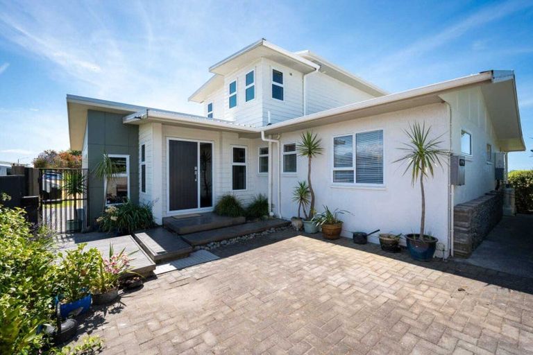 Photo of property in 2 Collison Terrace, Haumoana, 4102