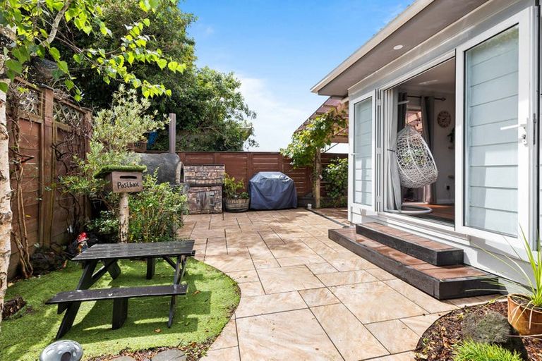 Photo of property in 2/57 Solar Road, Glen Eden, Auckland, 0602