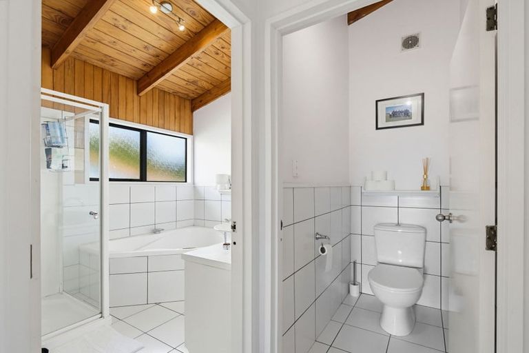 Photo of property in 57 John Dee Crescent, Red Beach, 0932