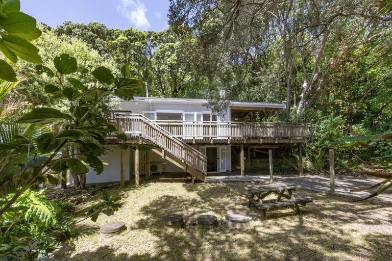 Photo of property in 43 Garden Road, Piha, New Lynn, 0772