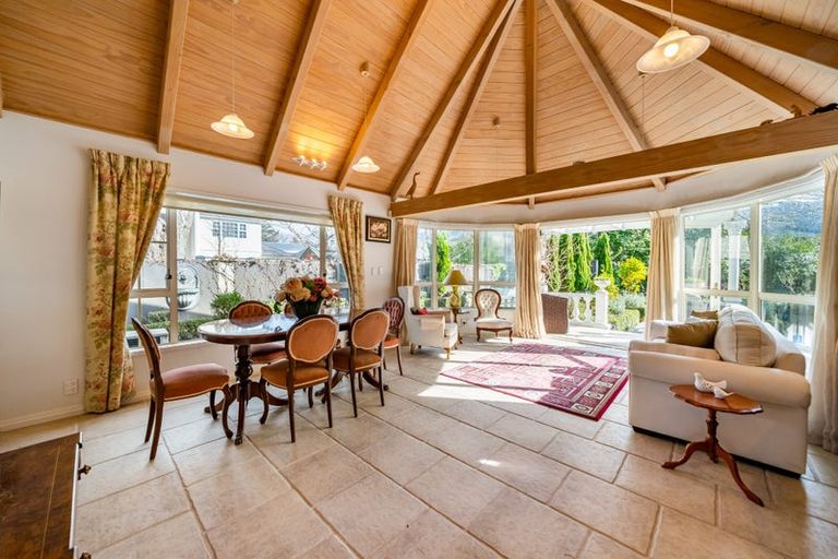 Photo of property in 1 Oakmont, Heretaunga, Upper Hutt, 5018