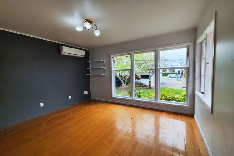 Photo of property in 1/61 Neil Avenue, Te Atatu Peninsula, Auckland, 0610