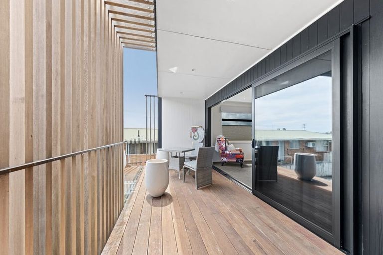 Photo of property in 252 Courtenay Street, Strandon, New Plymouth, 4312