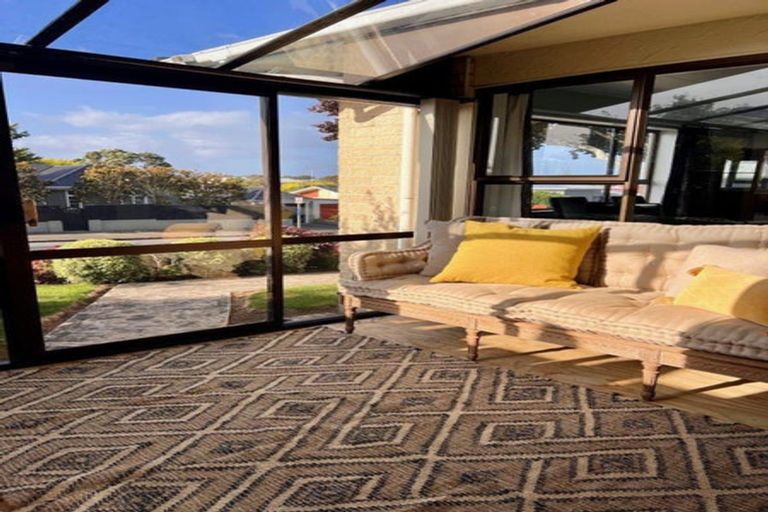 Photo of property in 343 Devon Street West, New Plymouth, 4310