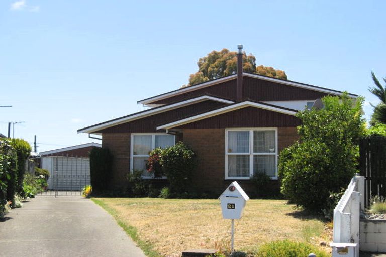 Photo of property in 21 Woodstock Place, Russley, Christchurch, 8042