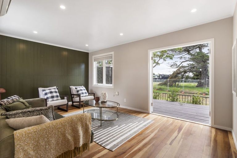 Photo of property in 24d Clinton Avenue, Te Atatu Peninsula, Auckland, 0610