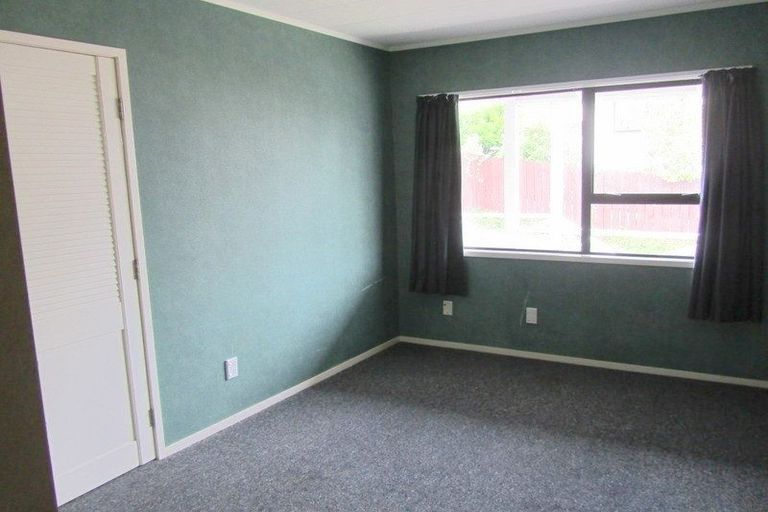 Photo of property in 23 Leiden Place, Totara Vale, Auckland, 0629