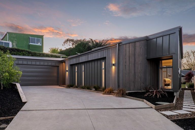 Photo of property in 13 Barnfields Close, Halswell, Christchurch, 8025