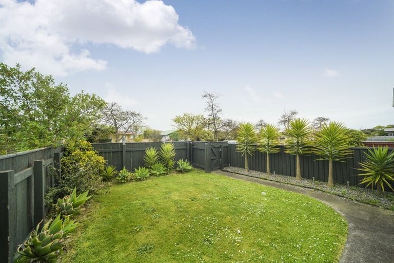 Photo of property in 1 Cohen Place, Milson, Palmerston North, 4414