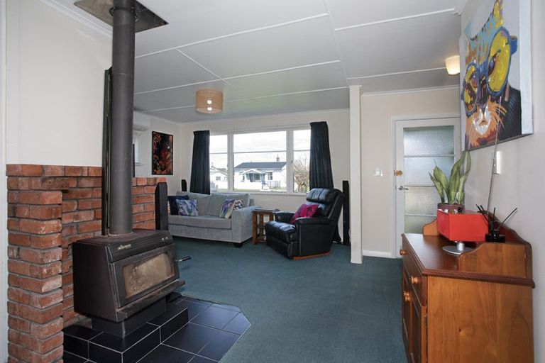 Photo of property in 25 Ngahina Street, Marton, 4710