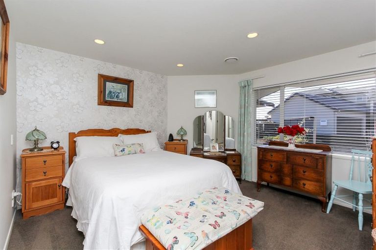 Photo of property in 8 Sampson Avenue, Waiwhakaiho, New Plymouth, 4312